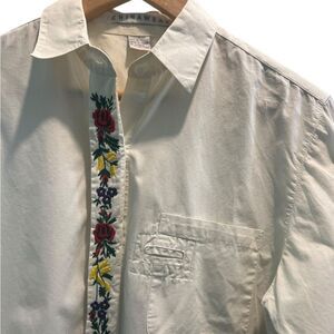 Chinawear Women’s White Cotton Button-Up Shirt with Floral Embroidery Size S